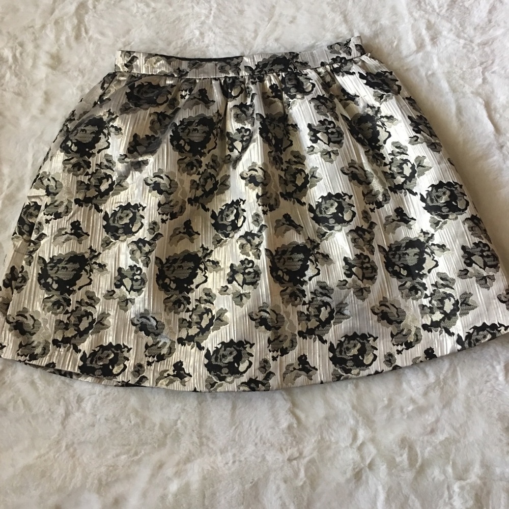 Forever 21 Mini Skirt Rose Pattern Size Large